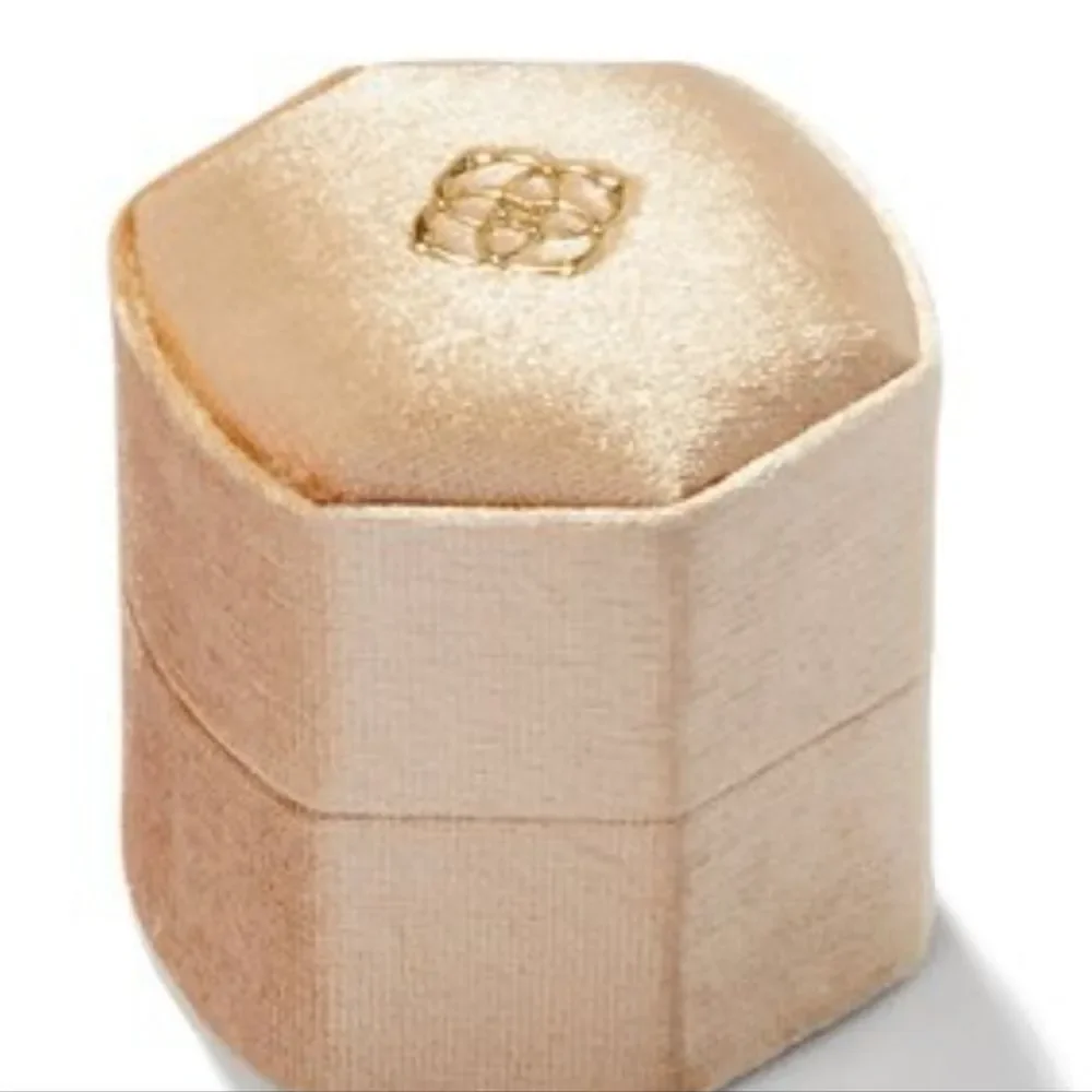 Kendra‎ Scott Davis Velvet Box- Champagne